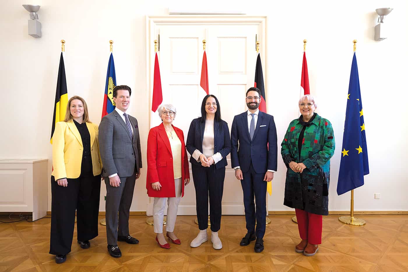 Treffen der deutschsprachigen Kulturministerinnen und Kulturminister in Wien: Kulturministerin Isabelle Weykmans (Ostbelgien), Regierungsrat Manuel Frick (Liechtenstein), Bundesrätin Elisabeth Baume-Schneider (Schweiz), Staatssekretärin Andrea Mayer (Österreich), Kulturminister Eric Thill (Luxemburg) und Staatsministerin Claudia Roth (Deutschland). (Foto: © Peter Lechner)
