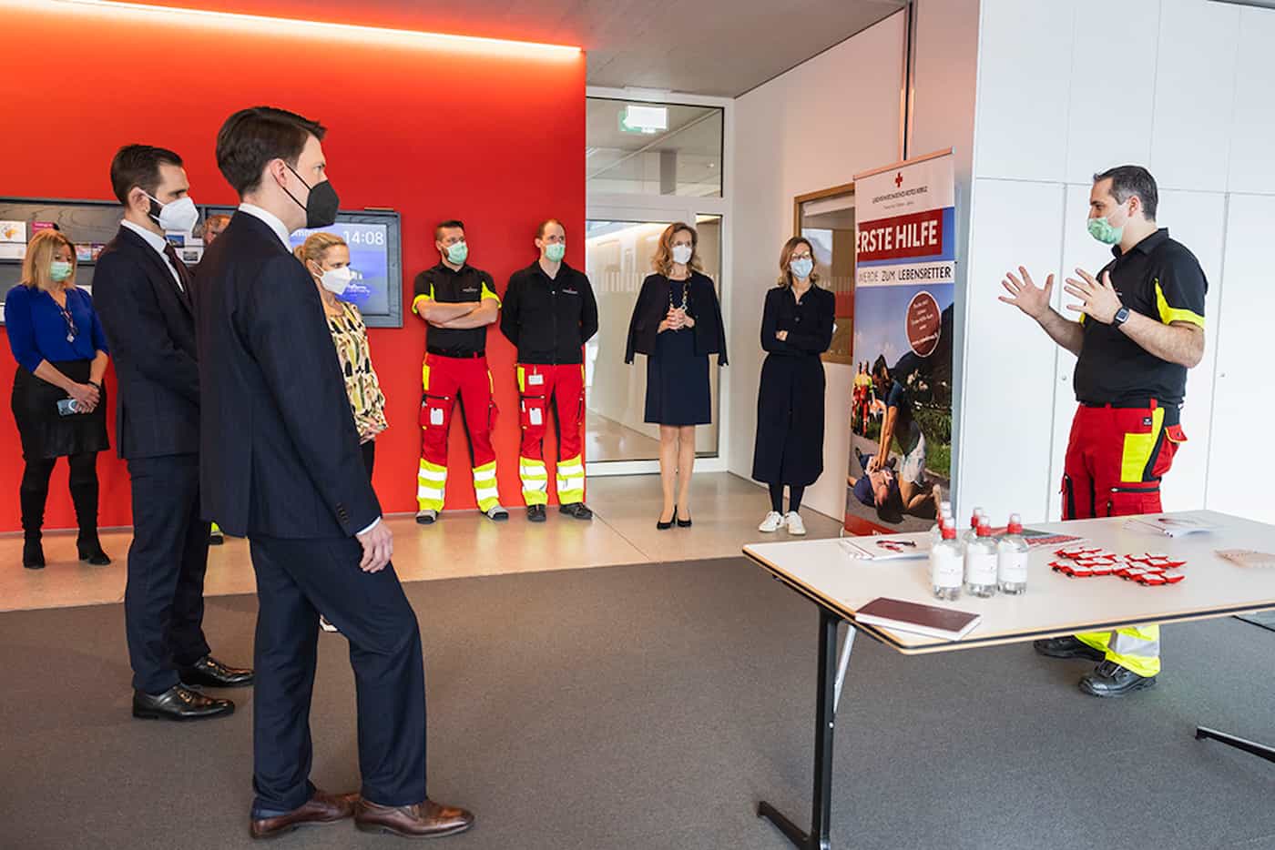Regierungsrat Manuel Frick besuchte – in Anwesenheit der Präsidentin des Liechtensteinischen Roten Kreuzes (LRK) I.K.H. Erbprinzessin Sophie von und zu Liechtenstein – den LRK-Hauptstandort in Vaduz (Quelle: Daniel Schwendener)