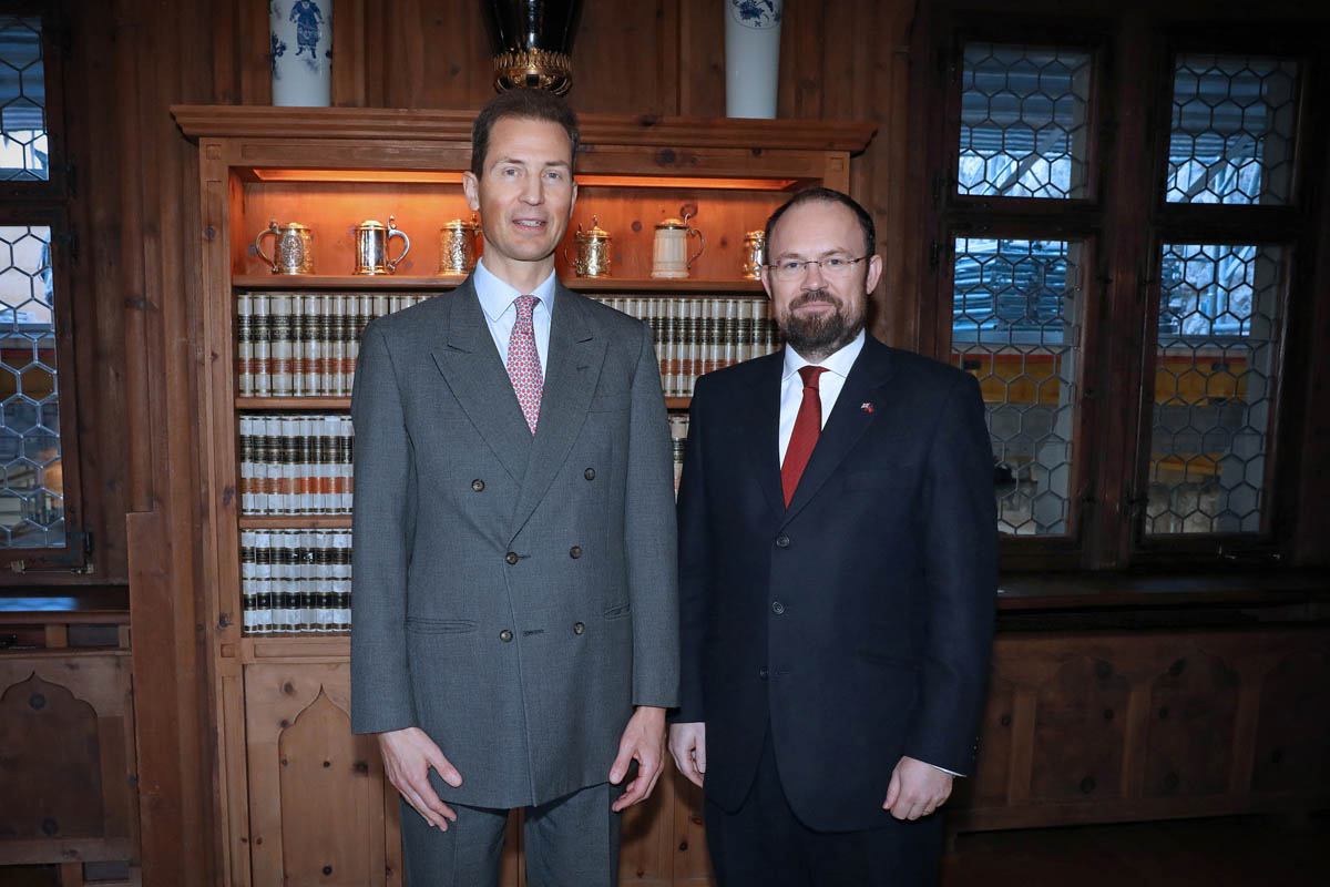 S.D. Erbprinz Alois von und zu Liechtenstein und S.E. James Squire, Botschafter des Vereinigten Königreichs von Grossbritannien und Nordirland 