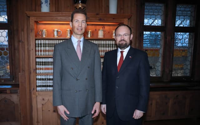 S.D. Erbprinz Alois von und zu Liechtenstein und S.E. James Squire, Botschafter des Vereinigten Königreichs von Grossbritannien und Nordirland 