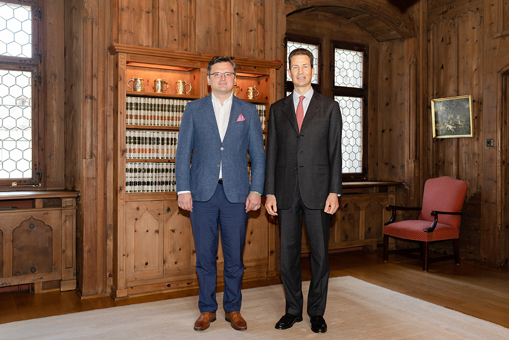 Höflichkeitsbesuch von Aussenminister Dmytro Kuleba bei S.D. Erbprinz Alois von und zu Liechtenstein auf Schloss Vaduz