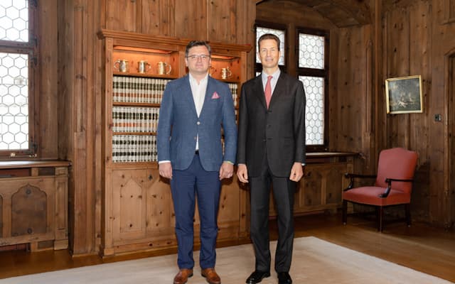 Höflichkeitsbesuch von Aussenminister Dmytro Kuleba bei S.D. Erbprinz Alois von und zu Liechtenstein auf Schloss Vaduz