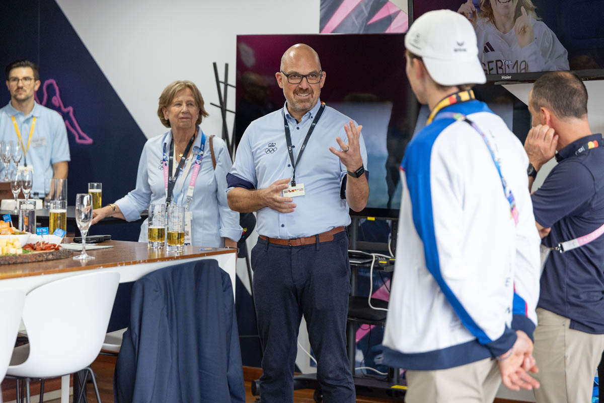 Empfang im House of Liechtenstein: I.D. Prinzessin Nora von und zu Liechtenstein (Mitglied des Internationalen Olympischen Komitees), Regierungschef Daniel Risch und Romano Püntener, Teilnehmer MTB. (Quelle: Roman Jäger).