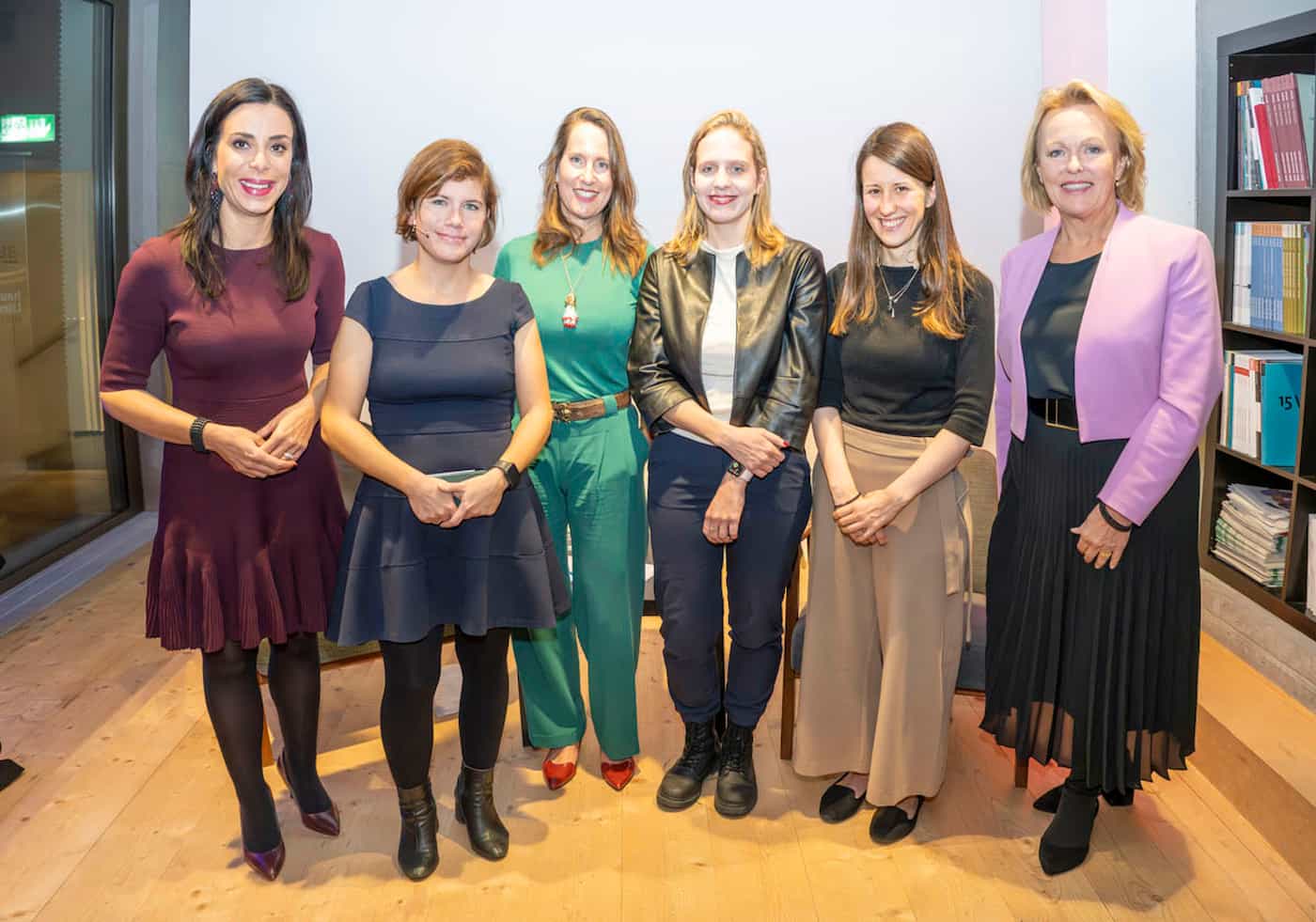 (v.l.) Aussenministerin Dominique Hasler, Ingrid Brodnig, Bettina Walch, Luzia Tschirky, Sandra Wachter, Hannelore Veit