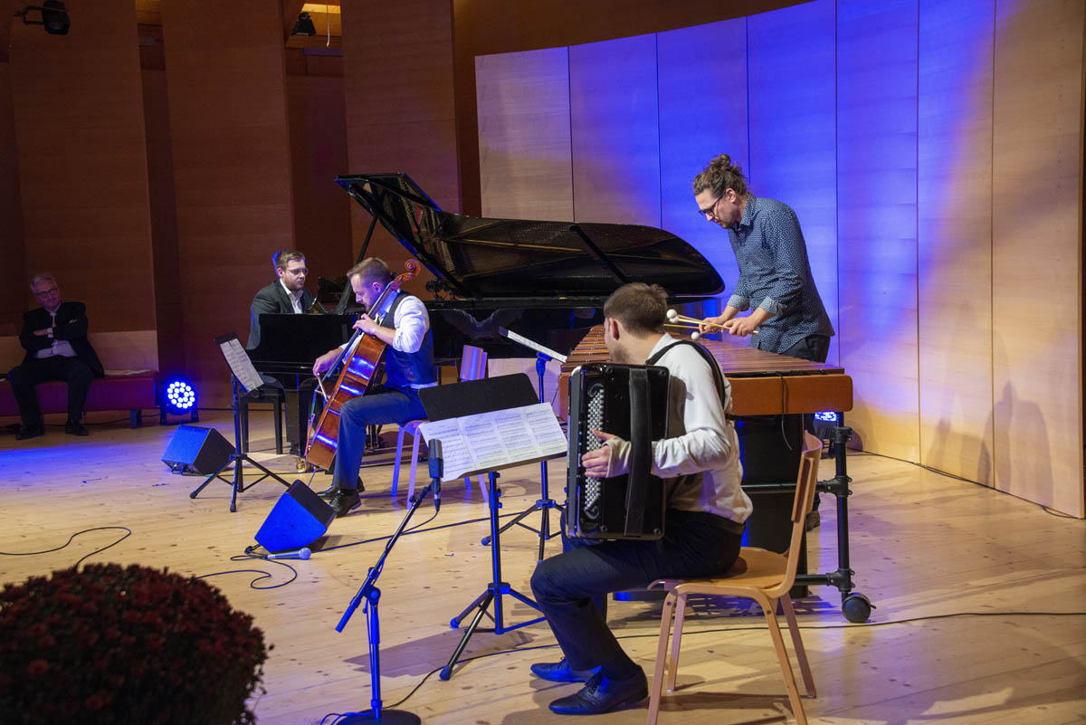  Andreas Domjanic (Klavier), Myhaylo Duknych (Violoncello), Filip Merčep (Vibraphon), Damian Keller (Akkordeon)