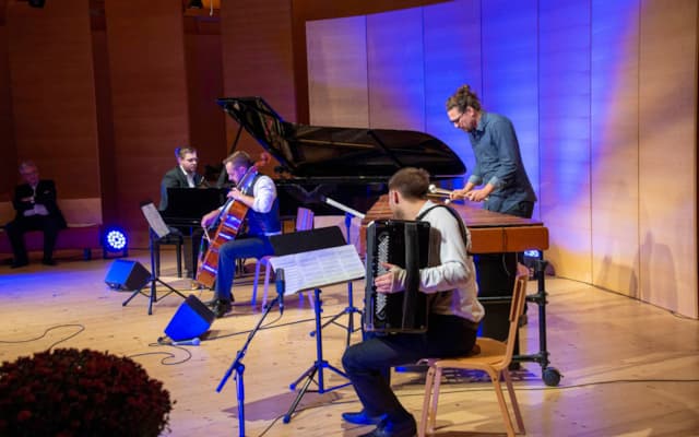  Andreas Domjanic (Klavier), Myhaylo Duknych (Violoncello), Filip Merčep (Vibraphon), Damian Keller (Akkordeon)